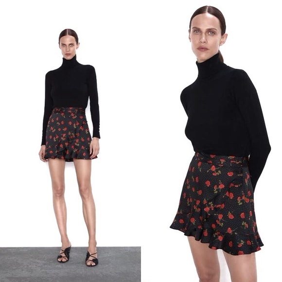 Zara NWT Bermuda Floral Print Satin Feel Shorts S - Picture 3 of 11